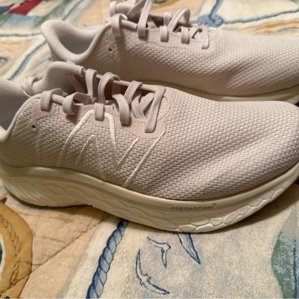 New Balance Women's Fresh Foams 12 WIDE